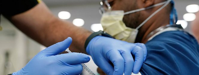 NYC dará incentivo de $100 por ponerse la dosis de refuerzo