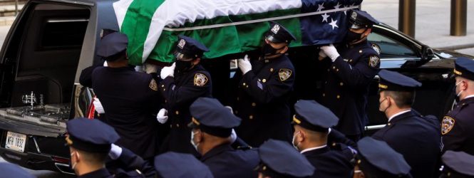 Policías toman la Quinta Avenida para despedir a Jason Rivera