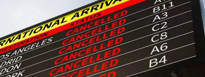 Miles de vuelos cancelados en aeropuertos NY jueves y viernes
