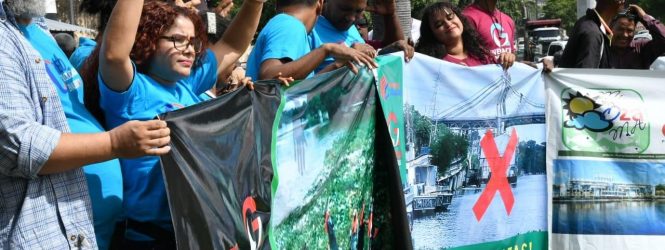 Comunitarios piden al Presidente Abinader retirar barcazas del río Ozama