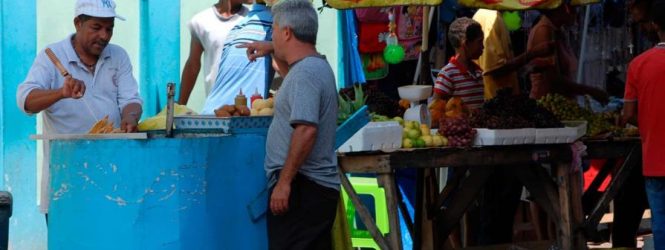 FMI: Subir mucho el salario mínimo puede elevar informalidad en Latinoamérica