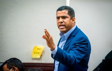 Luis M. Dicent, acusado de presunta estafa en la Lotería Nacional, está en casa para cumplir arresto domiciliario