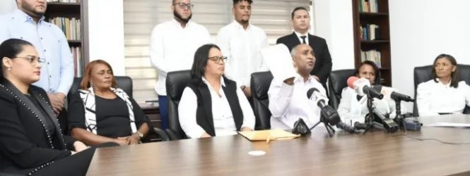 Exministro Roberto Fulcar somete expresidente Cámara de Cuentas