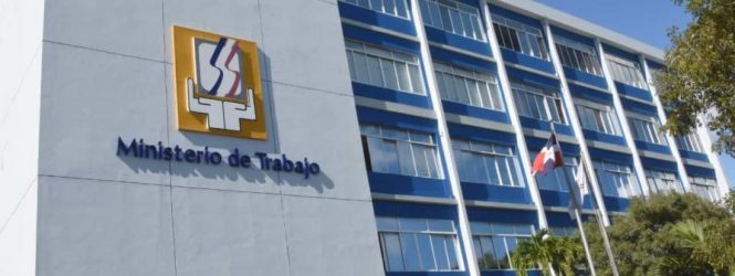 Tercera reunión sobre reajuste salarial termina sin resultados; empresarios no presentan propuesta