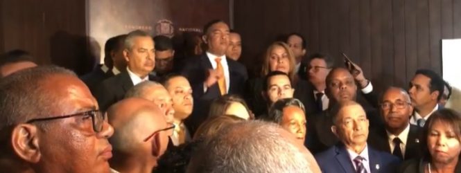 Diputados PLD retiran de sesión por el arresto de ex funcionarios