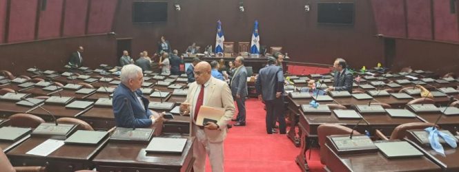 Por falta de quórum, Alfredo Pacheco suspende sesión en Cámara de Diputados