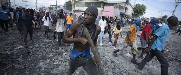 Dice haitianos toman justicia en sus manos, luchan contra bandas
