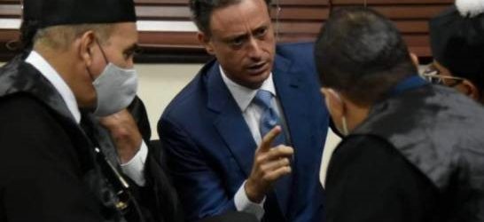 Jean Alain pide lo dejen trabajar y estar en la educación de sus hijos