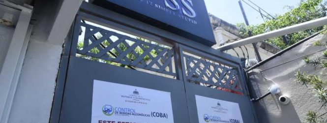 Autoridades cierran Kiss Bar tras asalto donde murió Joshua Omar