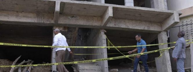 Edificio que se desplomó en San Cristóbal no contaba con permisos de Obras Públicas o Mived