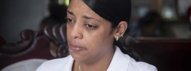 Madre de estudiante que murió tras golpiza de compañeros busca explicaciones de las autoridades