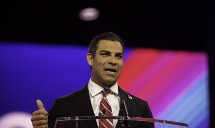 EEUU: Alcalde de Miami oficializa su candidatura a la Presidencia
