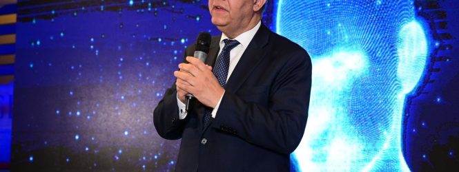 LF propone «inteligencia artificial» para transformar educación RD