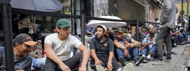 NUEVA YORK: Protestan frente a casa alcalde por crisis migratoria