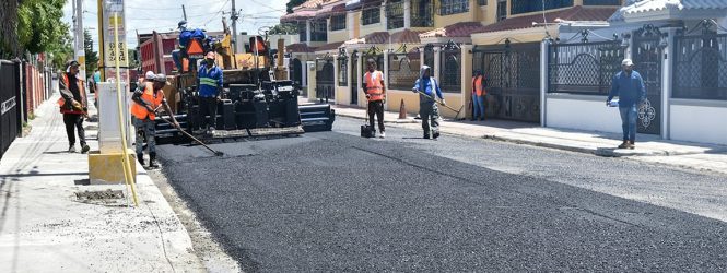 Obras Públicas inicia millonario programa asfaltado calles en SDE