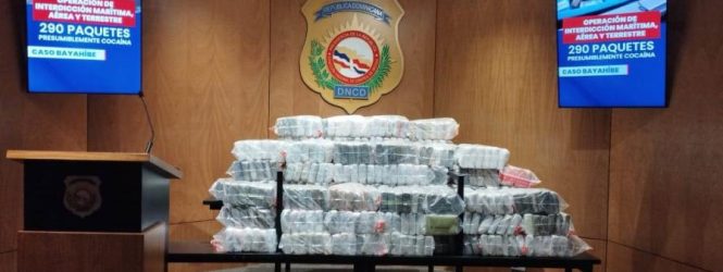 Hallan 290 paquetes de drogas en lancha perseguida por costas de Bayahíbe; sus ocupantes huyeron