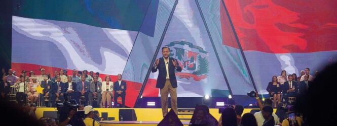 Abel Martínez adelanta programa de Gobierno al asumir candidatura