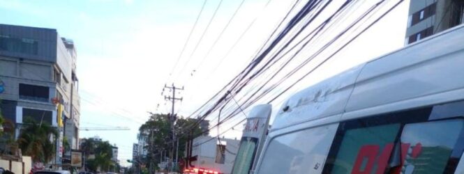 Choque de minibús y yipeta deja más de diez heridos en la Gustavo Mejía Ricart