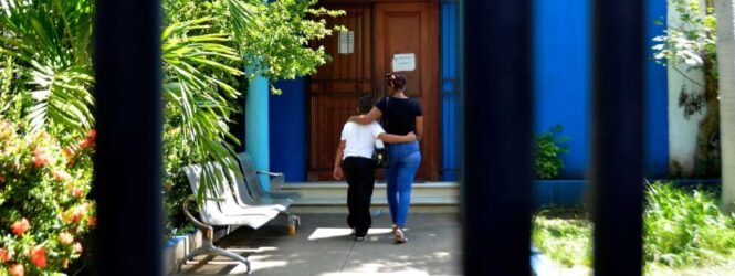 Padres piden castigo para niños que torturaron a su hijo en video de redes sociales