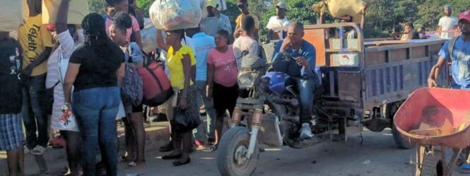 Haitianos continúan cruzando en masa a Dajabón a comprar productos