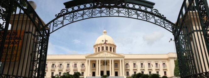 Oposición tilda de dictatorial la ley que crea la DNI; oficialismo justifica obligaciones