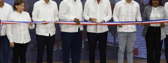 Presidente Luis Abinader entrega extensión de la UASD en Baní