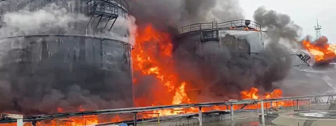 Un dron ucraniano provoca gran incendio en refinería de Moscú
