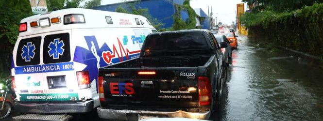 El director del COE responde a críticas por inundaciones: la ciudad colapsa por los drenajes