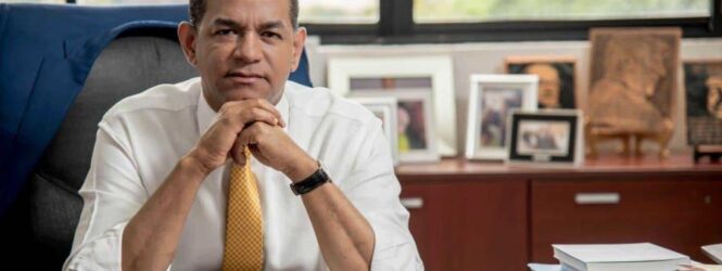 Julio César Valentín, nuevo titular de la Superintendencia de Seguros