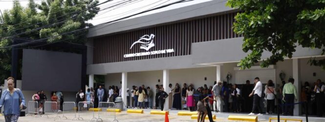 Iglesia de Bella Vista asegura que tiene los permisos para operar, pero vecinos se quejan