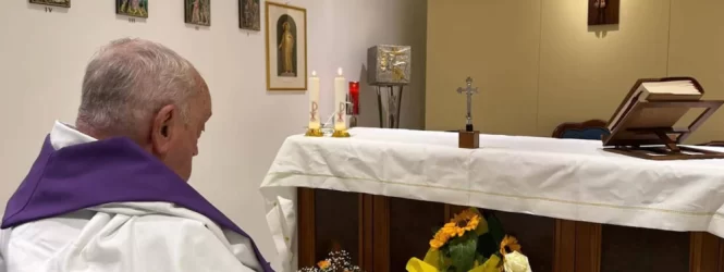 El Vaticano difunde la primera foto del papa Francisco desde su hospitalización