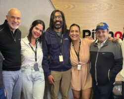 Alberto Vargas regresa a la cabina de “El Ritmo de la Mañana” tras 70 días de convalecencia