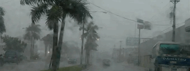 Onda y vaguada provocarán fuertes aguaceros este lunes
