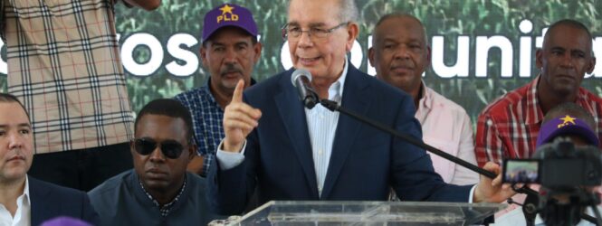 Danilo denuncia abandono de los hospitales dominicanos