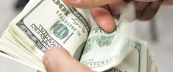 El dólar se vende este viernes a RD$63.88, nueve centavos más