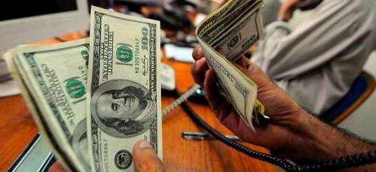 El dólar subió 7 centavos; este lunes era vendido a RD$61.64