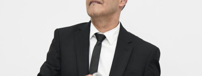 Alex Bueno es sometido a “una intervención quirúrgica menor” por una “pequeña lesión” en la cabeza