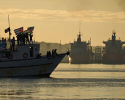 Llega a La Habana primer barco de flotilla ayuda internacional