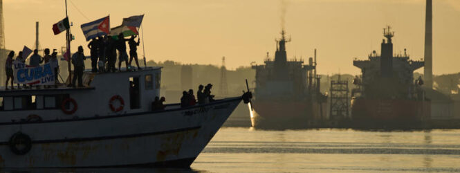 Llega a La Habana primer barco de flotilla ayuda internacional