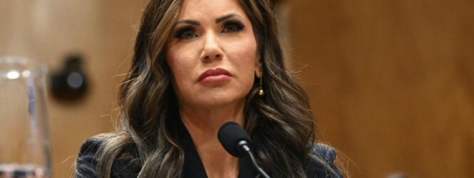 Trump destituye a la secretaria Seguridad Nacional Kristi Noem