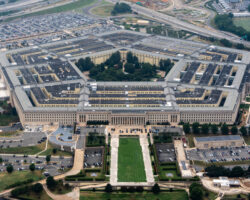 Pentágono quitará oficinas de prensa tras fallo que ordena regresar credenciales al New York Times