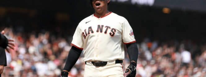 Rafael Devers pega jonrón e impulsa 4 carreras para Gigantes que blanquean 5-0 a Filis