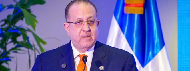 Gobierno continuará aplicando aumentos precios combustibles