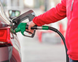 Gobierno aumentará 6 y 3 pesos a las gasolinas y gasoil este viernes