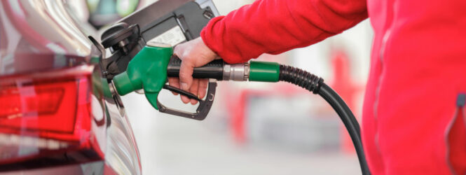 Gobierno aumentará 6 y 3 pesos a las gasolinas y gasoil este viernes