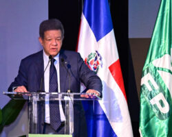 Leonel Fernández rechaza plan anticrisis del Gobierno