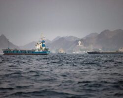 Irán ataca petroleros intentaron cruzar Ormuz con ayuda de EU