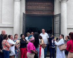 Paralizan servicios médicos en Hospital Padre Billini en rechazo de designación de nuevo director