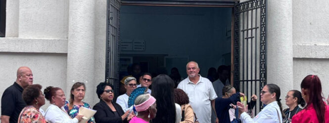 Paralizan servicios médicos en Hospital Padre Billini en rechazo de designación de nuevo director