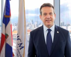 Presidente dominicano cambia Canciller y 25 funcionarios más